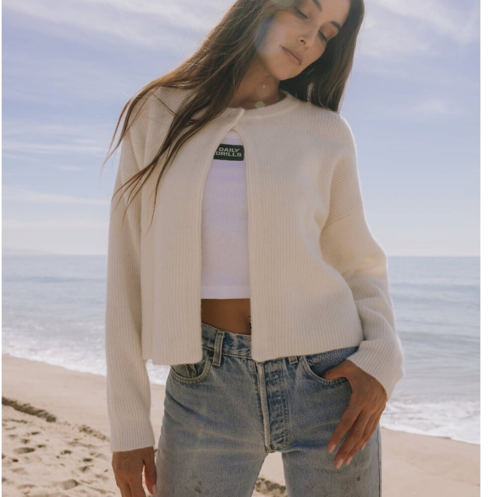 Daily Drills cream sweater! New xs Christmas bargain